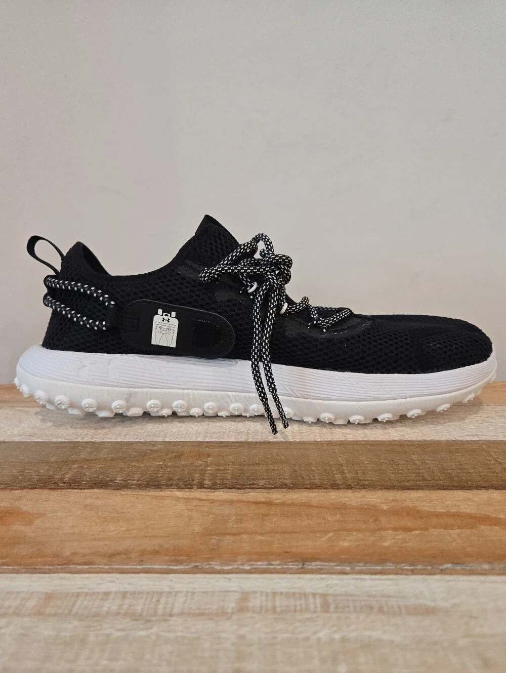 Under Armour Fat Tire Venture Black White Travel Shoes 3027562-002 Men Sz 9 NEW